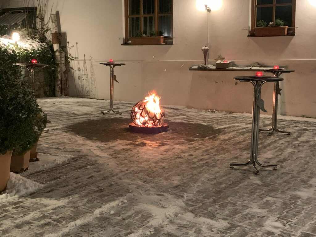 Blick auf den Glühweinempfang in Land-gut-Hotel-Forsthof in Kastl